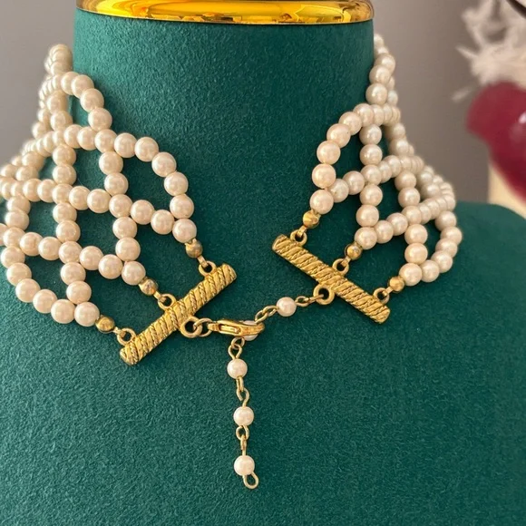 Elegant Pearl Choker Necklace - Picture 3 of 4